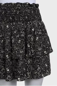 Black fitted skirt with a print