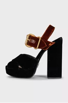 Black velvet sandals with a brown strap heel
