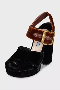 Black velvet sandals with a brown strap heel