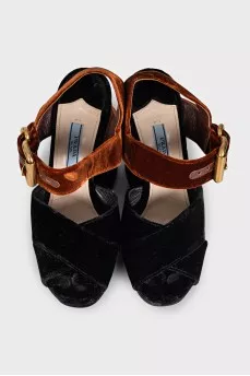 Black velvet sandals with a brown strap heel