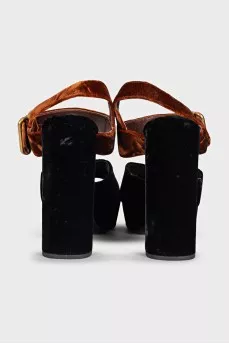 Black velvet sandals with a brown strap heel