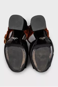Black velvet sandals with a brown strap heel