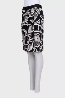 Black and white pencil skirt