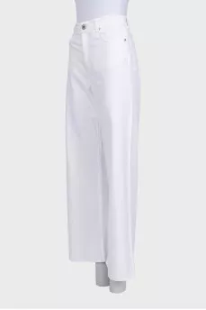 White jeans with leather jacron