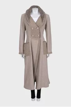 Gray coat with a knitted collar