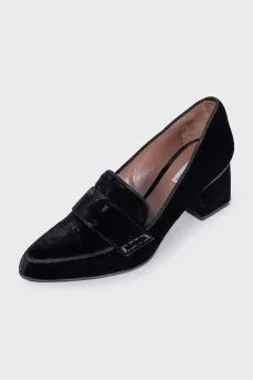 Black velvet pointed toe shoes