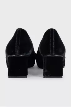 Black velvet pointed toe shoes