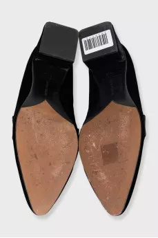 Black velvet pointed toe shoes