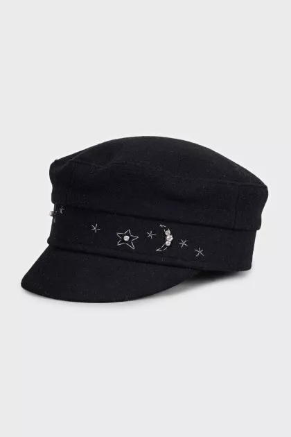 Black wool cap with decoration