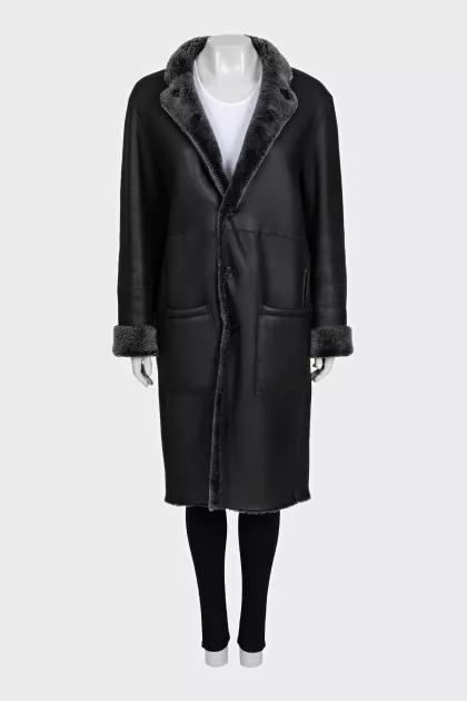 Double-sided straight-cut sheepskin coat with patch pockets