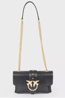 Кожаная сумка с золотистой фурнитурой