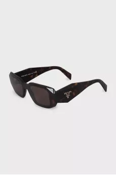 Rectangular sunglasses with a printed pattern and shaped temples