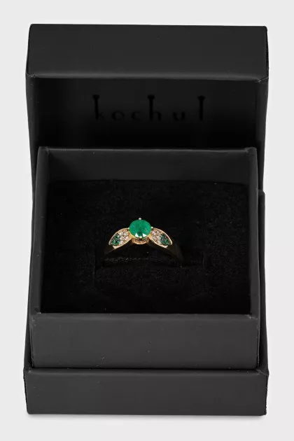 Gold ring with diamonds and emerald
