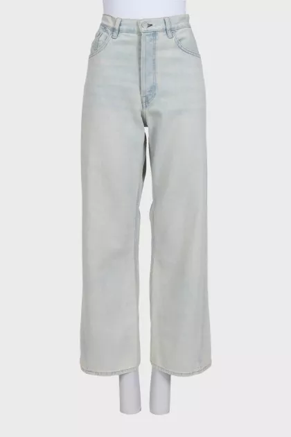 Wide-leg blue jeans with pockets