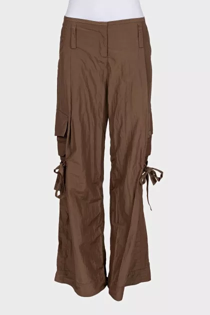 Wide-leg brown cargo pants