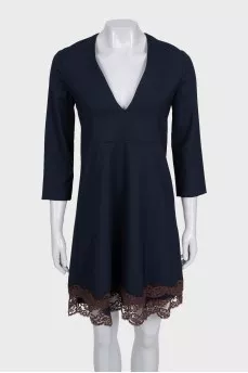 Fitted wool dress decorated with lace