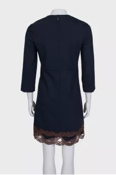 Fitted wool dress decorated with lace