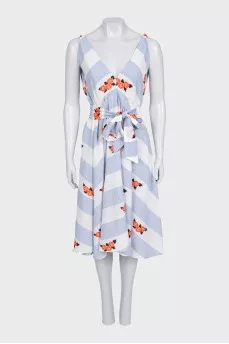 Fitted sleeveless dress with embroidery