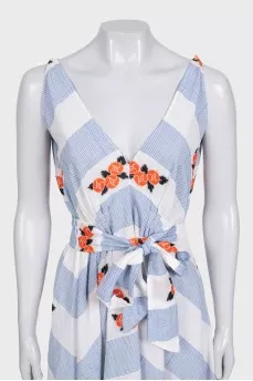 Fitted sleeveless dress with embroidery