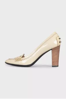 Patent leather shoes with stacked heels