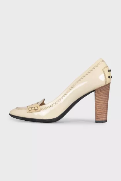 Patent leather shoes with stacked heels