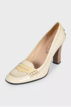 Patent leather shoes with stacked heels