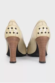 Patent leather shoes with stacked heels