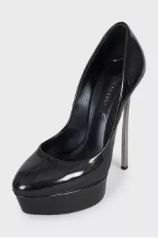 Black shiny patent leather shoes