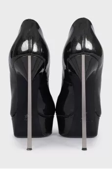 Black shiny patent leather shoes