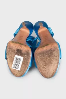 Blue textile sandals with a bow