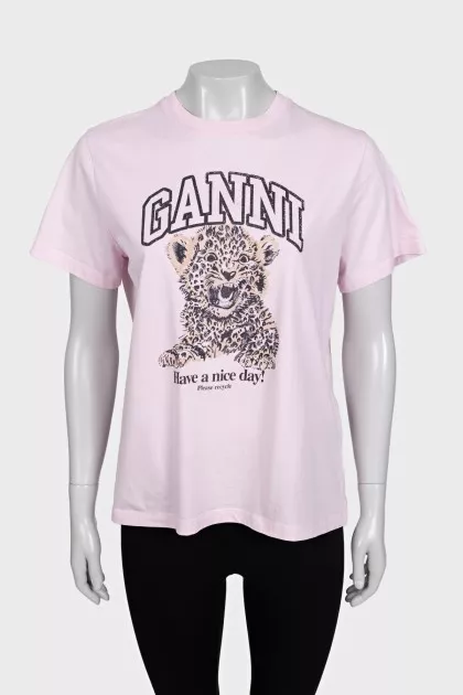 Pink straight-cut t-shirt with a print
