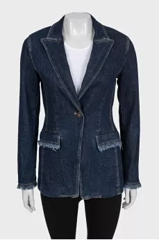 Fitted denim jacket with a button
