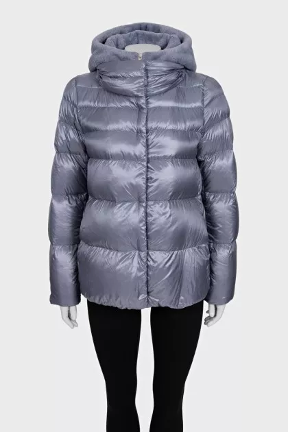 Short down jacket with a removable hood