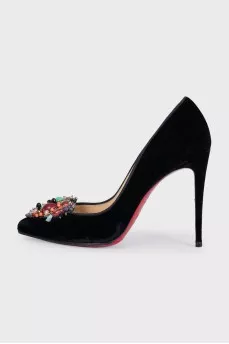 Velvet shoes with decorated toes