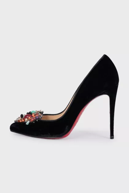 Velvet shoes with decorated toes