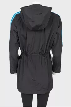Decorative inlay on shoulders anorak