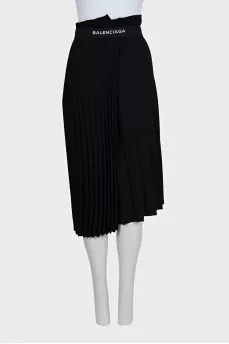 Asymmetrical pleated skirt