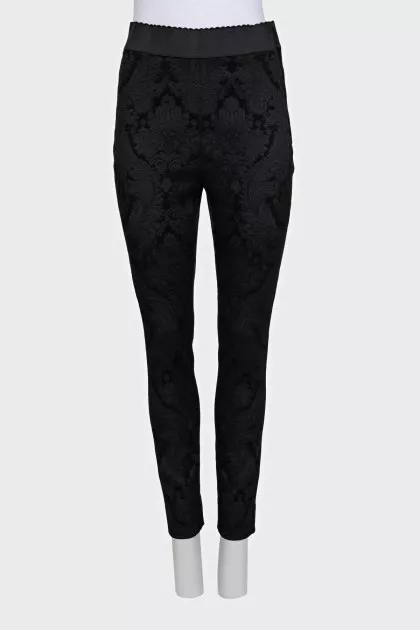 Tapered trousers with a pattern and tag