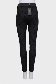 Tapered trousers with a pattern and tag