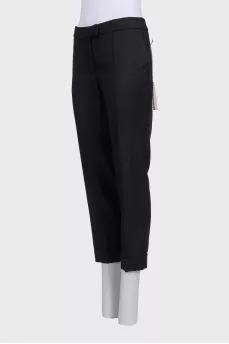 Black cuffed trousers with tag