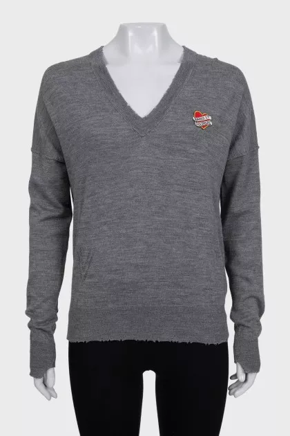 Gray wool jumper with a patch