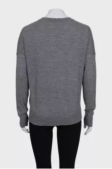 Gray wool jumper with a patch