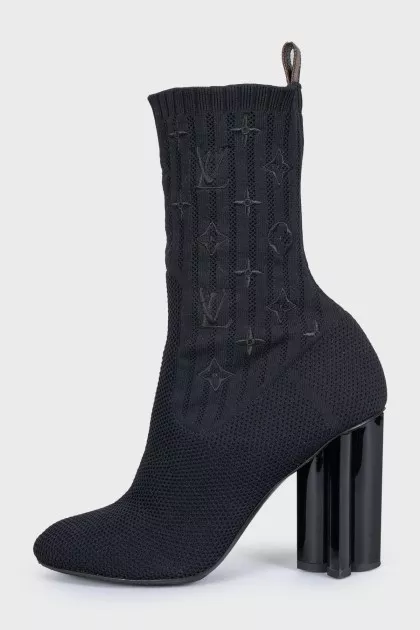 Fabric ankle boots with a figured heel and no fastening