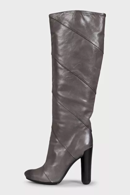 Gray leather boots without fastening