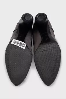 Gray leather boots without fastening