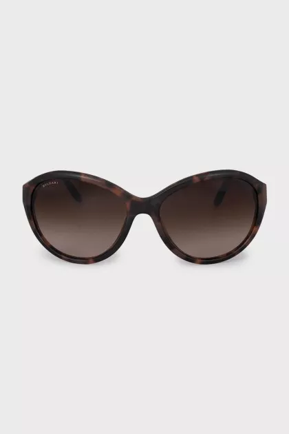 Brown sunglasses with rhinestones on the temples