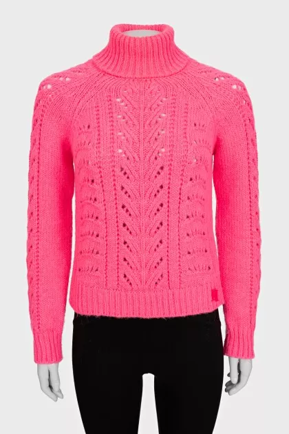 Pink sweater with perforations