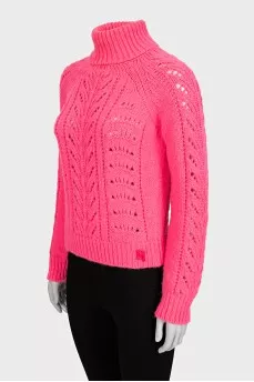 Pink sweater with perforations