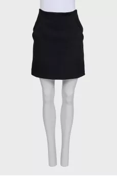 Black fitted skirt