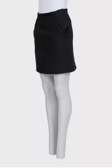 Black fitted skirt